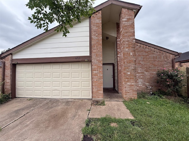 view of front of house with driveway and an attached garage