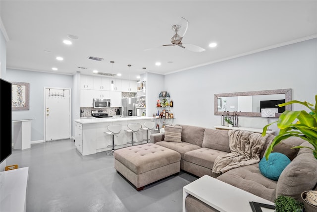 9850 Pagewood Ln Unit 1302, Houston, TX 77042 - living room featuring a ceiling fan, recessed lighting, ornamental molding, and visible vents