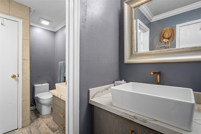 9850 Pagewood Ln Unit 1302, Houston, TX 77042 - bathroom featuring crown molding, toilet, wood finished floors, and vanity