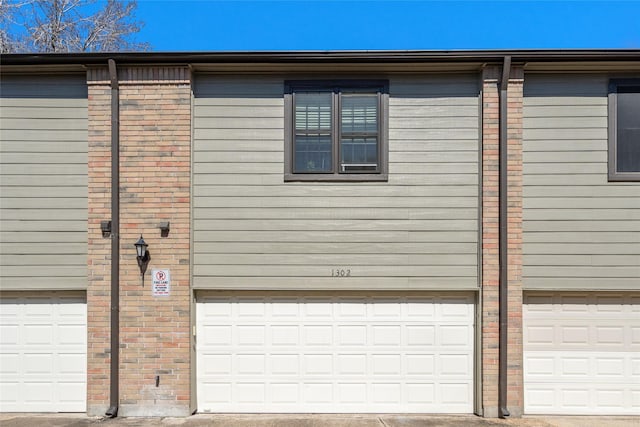 9850 Pagewood Ln Unit 1302, Houston, TX 77042 - view of garage