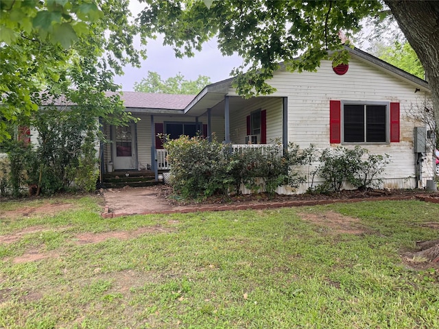 10366 County Road 909, Alvin, TX 77511 - ranch-style home featuring a front lawn and covered porch