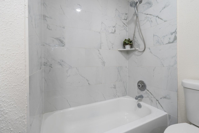 34 Quiet Peace Pl, The Woodlands, TX 77381 - bathroom featuring toilet and bathing tub / shower combination