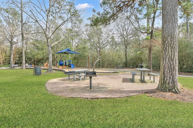 22 Almond Branch Pl, The Woodlands, TX 77382 - view of community with a yard