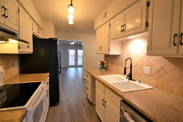14459 Misty Meadow Ln, Houston, TX 77079 - kitchen featuring white electric range oven, a ceiling fan, a sink, dark wood finished floors, and a textured ceiling