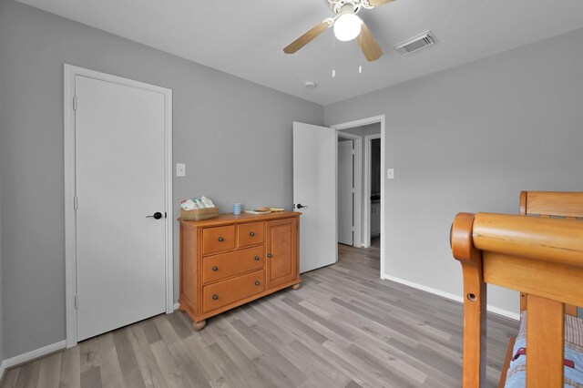 living area with ceiling fan, light wood-style flooring, and baseboards