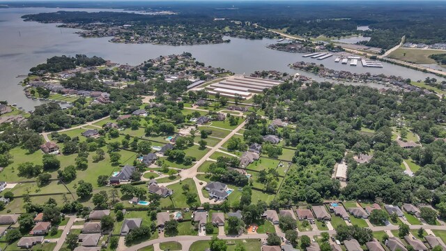 view of property location featuring a large body of water