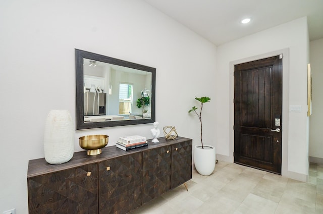 foyer entrance featuring baseboards and recessed lighting