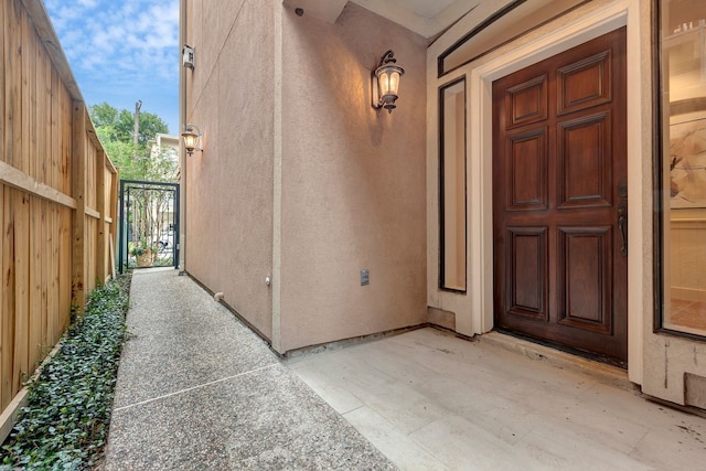 view of exterior entry with stucco siding