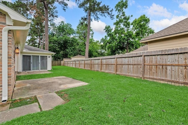 view of yard featuring a patio area