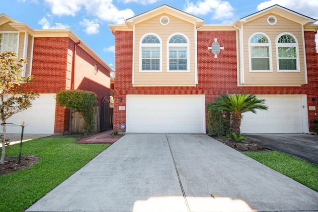 718 Roy St, Houston, TX 77007 - multi unit property featuring a garage, brick siding, and driveway