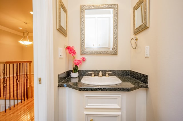 718 Roy St, Houston, TX 77007 - bathroom with vanity
