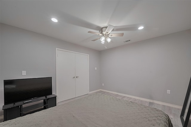 19942 Mountain Dale Dr, Cypress, TX 77433 - unfurnished bedroom with wood finished floors, baseboards, recessed lighting, a ceiling fan, and a closet