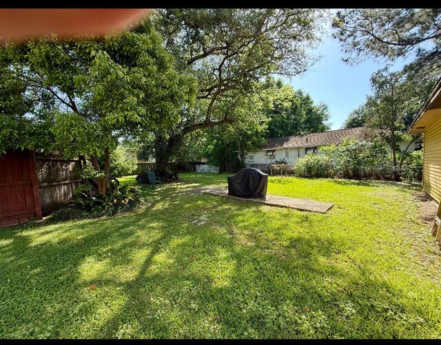911 S 29th St, Nederland, TX 77627 - view of yard