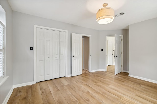 28 Stony Creek Dr, Conroe, TX 77384 - unfurnished bedroom with light wood-type flooring, baseboards, and a closet