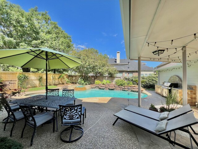 2910 Lara Brook Ct, Katy, TX 77494 - view of pool featuring a fenced backyard, a patio, a pool with connected hot tub, and outdoor dining area