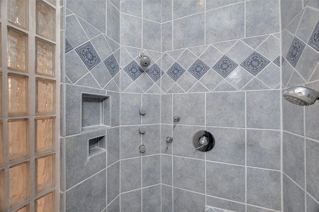 522 Rancho Bauer Dr, Houston, TX 77079 - full bathroom featuring a tile shower