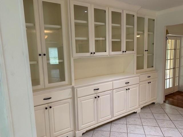 mudroom featuring light tile patterned floors