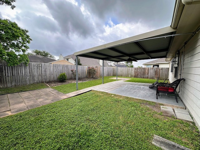 view of yard featuring a patio area