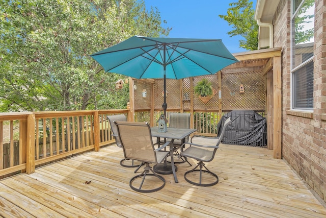 deck with outdoor dining area