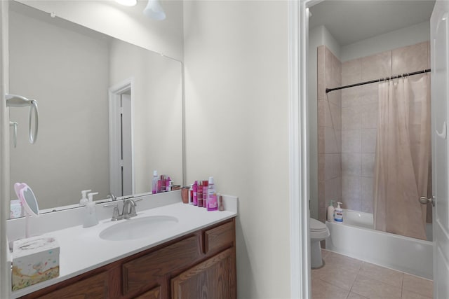 9615 Carson Ln, Iowa Colony, TX 77583 - full bath featuring toilet, tile patterned flooring, vanity, and shower / bath combo with shower curtain