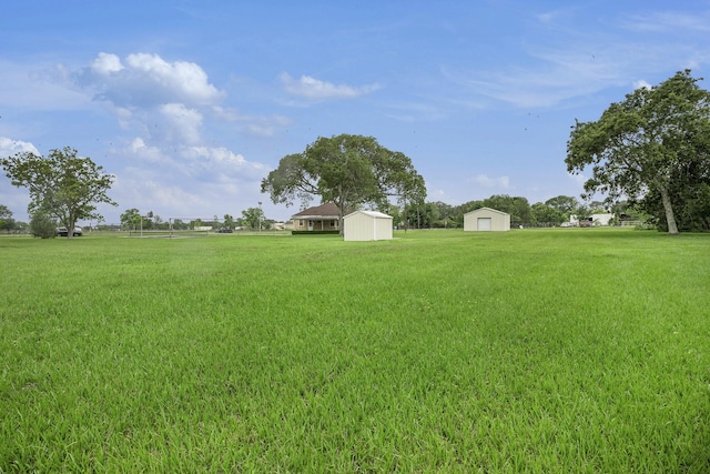 view of grassy yard featuring an outdoor structure and a detached garage