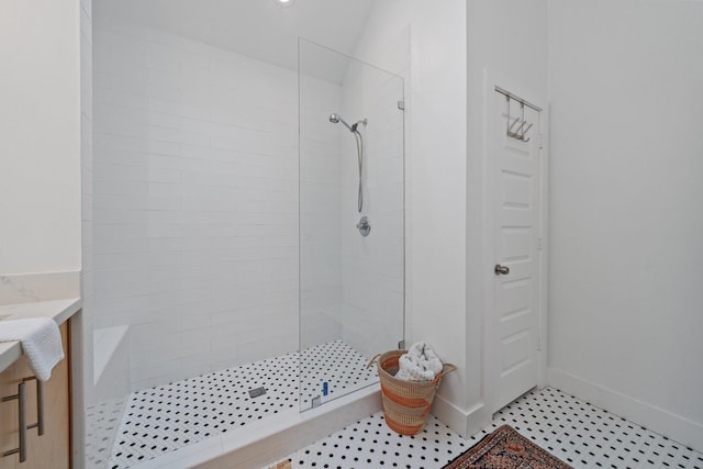 717 E 23rd St, Houston, TX 77008 - bathroom with tiled shower and baseboards
