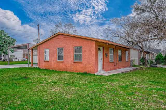 view of front of house with a carport and driveway
