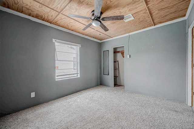 spare room featuring a ceiling fan, carpet floors, and ornamental molding