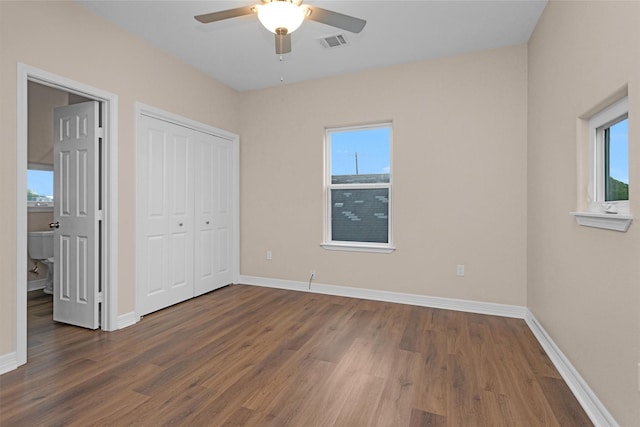 unfurnished bedroom featuring wood finished floors, baseboards, a closet, and ceiling fan