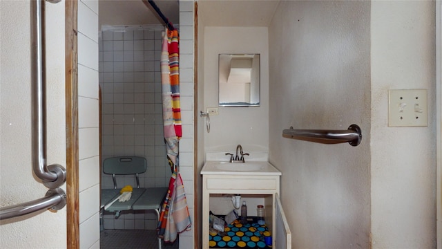 415 Briarcliff Dr, Houston, TX 77076 - bathroom with tiled shower and vanity