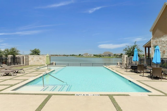 9438 Caddo Ridge Ln, Cypress, TX 77433 - community pool with a patio area, fence, and a water view
