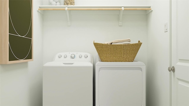 washroom featuring washing machine and clothes dryer