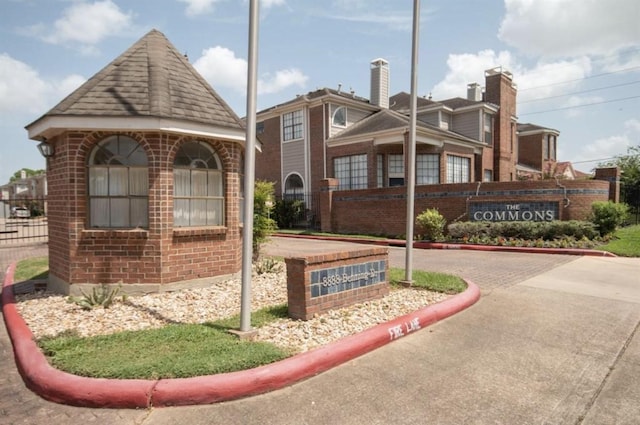 8888 Benning Dr Unit 313, Houston, TX 77031 - community sign featuring fence