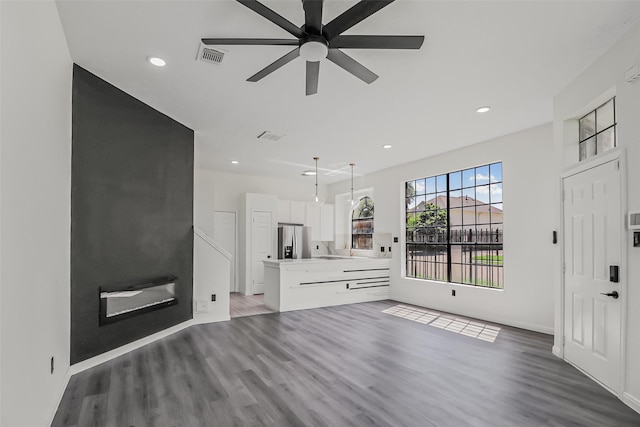 8888 Benning Dr Unit 313, Houston, TX 77031 - unfurnished living room featuring wood finished floors, a ceiling fan, recessed lighting, and baseboards