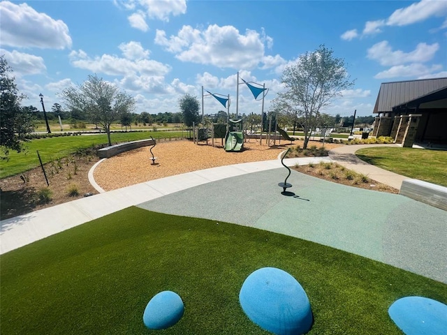 view of property's community featuring a lawn