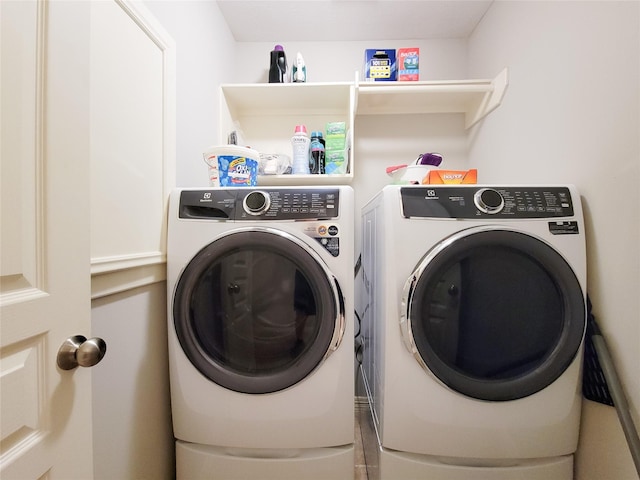 1241 Prince St, Houston, TX 77008 - washroom featuring independent washer and dryer