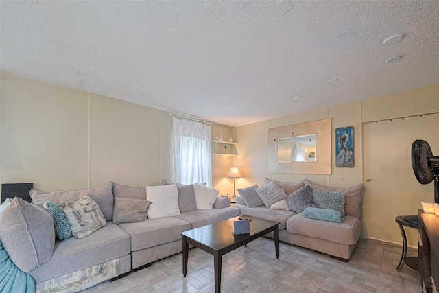 333 9th St, San Leon, TX 77539 - living room featuring a textured ceiling