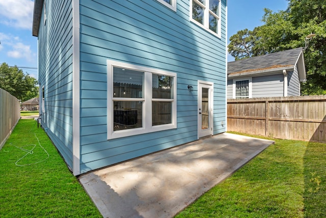 entrance to property featuring a patio