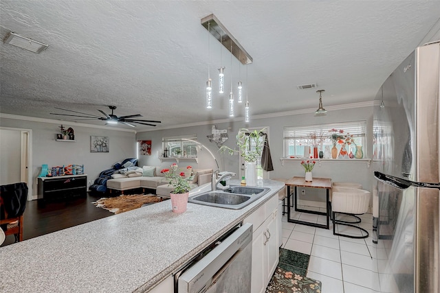 11104 Timber Crest Dr, Houston, TX 77065 - kitchen with stainless steel appliances, a sink, ceiling fan, open floor plan, and light countertops