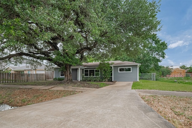 7702 Darnay Dr, Houston, TX 77033 - view of front of property with concrete driveway