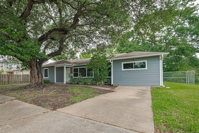 7702 Darnay Dr, Houston, TX 77033 - view of front of home