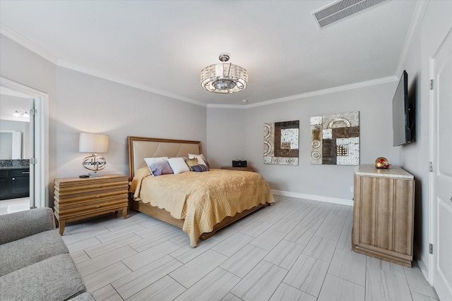 929 Oak St, Houston, TX 77018 - bedroom featuring ornamental molding, baseboards, and connected bathroom