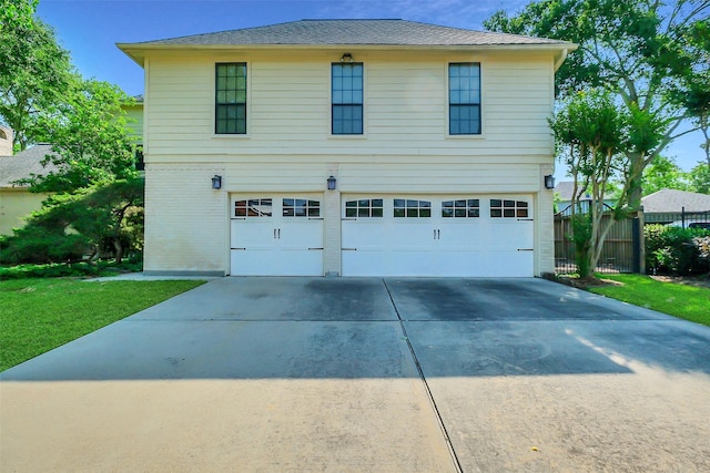 view of front of house with driveway