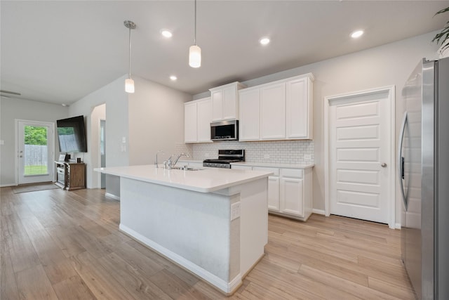 104 Clay Creek Ln, Montgomery, TX 77316 - kitchen with appliances with stainless steel finishes, a sink, tasteful backsplash, light countertops, and light wood-style floors