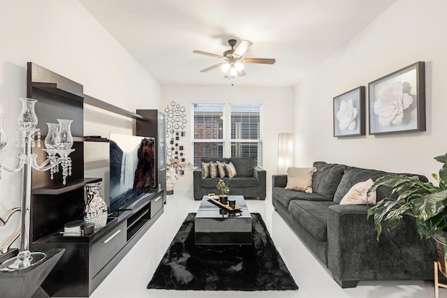 7923 Cheyenne Hills Trl, Richmond, TX 77406 - living area featuring ceiling fan