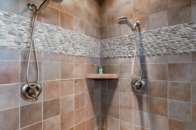 full bath featuring a tile shower
