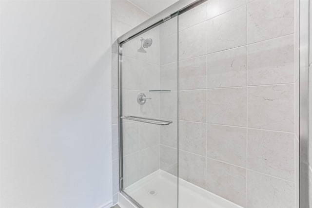 full bathroom featuring a stall shower