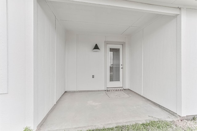 entrance to property featuring a patio