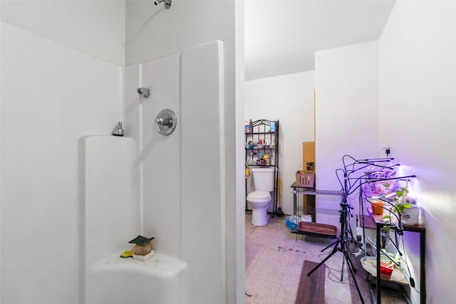 4429 W State Highway 31, Corsicana, TX 75110 - full bathroom with a shower, toilet, and tile patterned floors