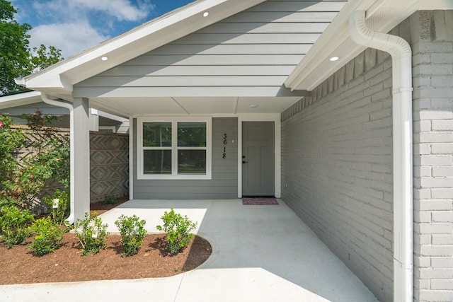 3618 Tamfield Dr, Houston, TX 77066 - entrance to property featuring a porch and brick siding